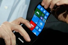 Samsung выпустит смартфон со складным экраном в 2017 году