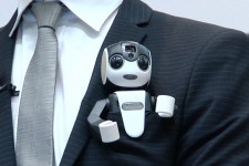 В Японии стартовали продажи первого в мире гибрида робота и телефона