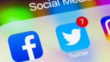 Facebook и Twitter начали удалять аккаунты россиян за вмешательство в выборы США