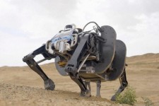 В Китае создали военно-транспортных роботов-яков